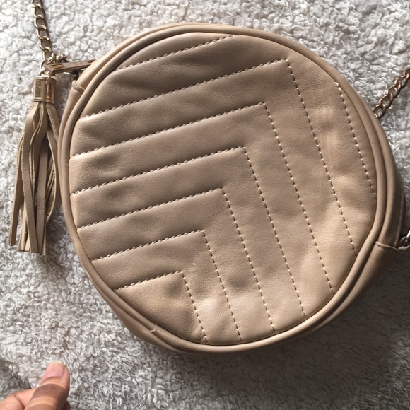 A bag - Picture 2 of 5